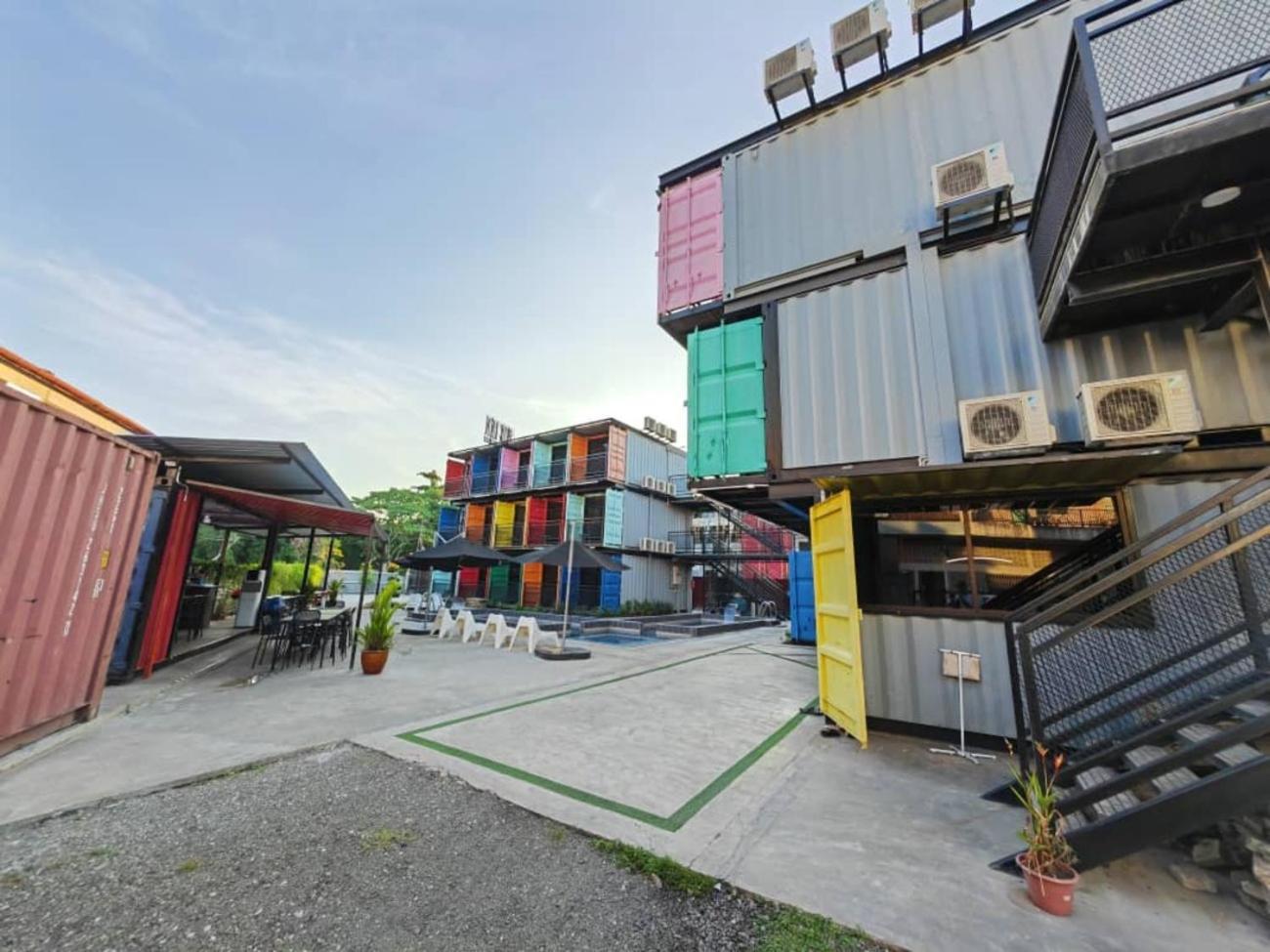 Boxinn The Kontena Home Semporna Esterno foto